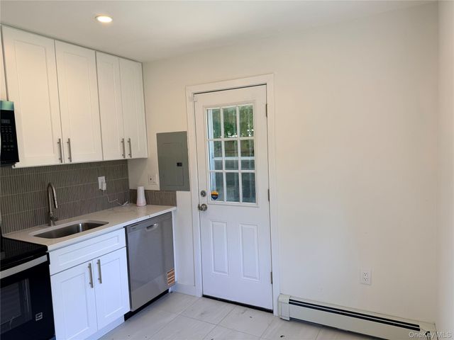 12 Garland Lane, Westbury, NY 11590