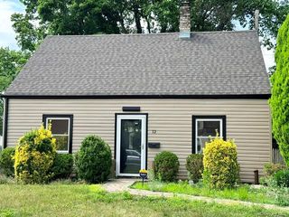 12 Garland Lane, Westbury, NY 11590