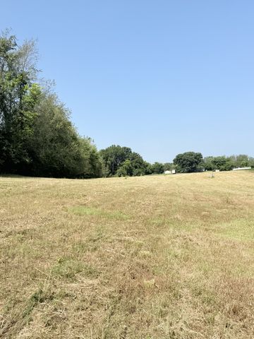 6217 Buzzard Creek Rd, Cedar Hill, TN 37032