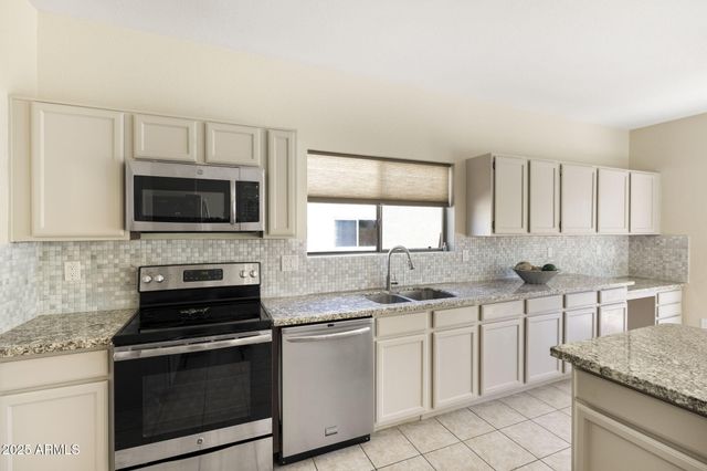 9025 S 6TH Street, Phoenix, AZ 85042