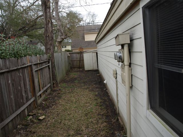 10806 Lynbrook Drive b, Houston, TX 77042