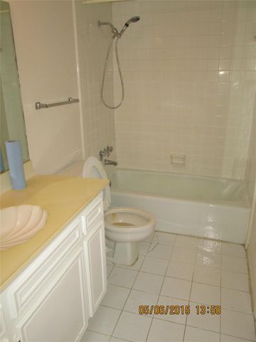10806 Lynbrook Drive b, Houston, TX 77042