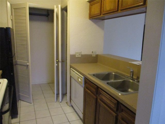 10806 Lynbrook Drive b, Houston, TX 77042