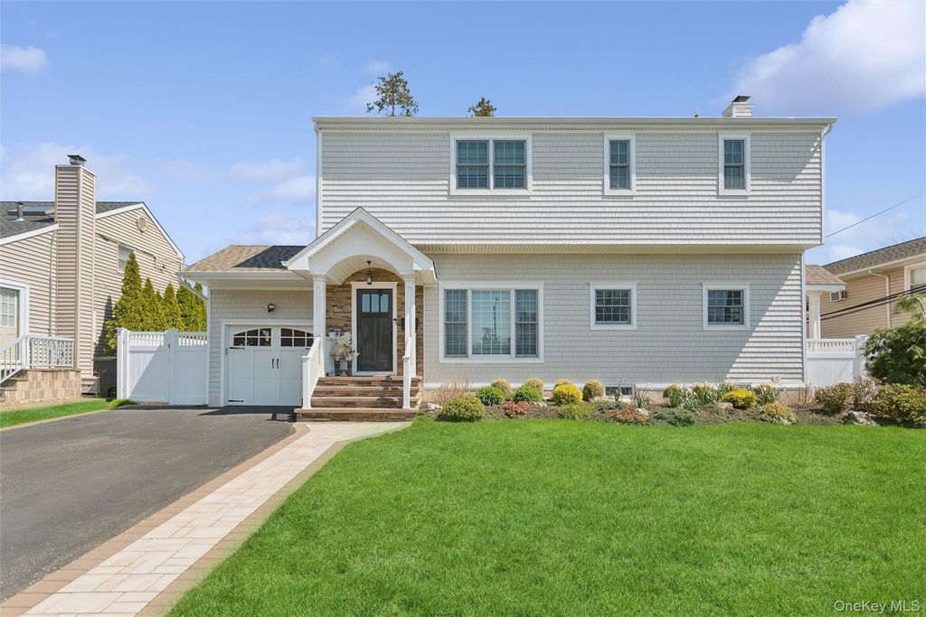 10 Lever Place, Plainview, NY 11803