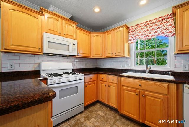 20 Oak Road, Southington, CT 06489