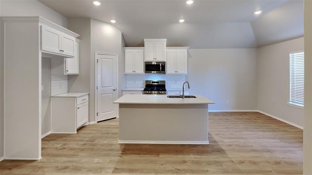 12700 Elba Drive, Yukon, OK 73099