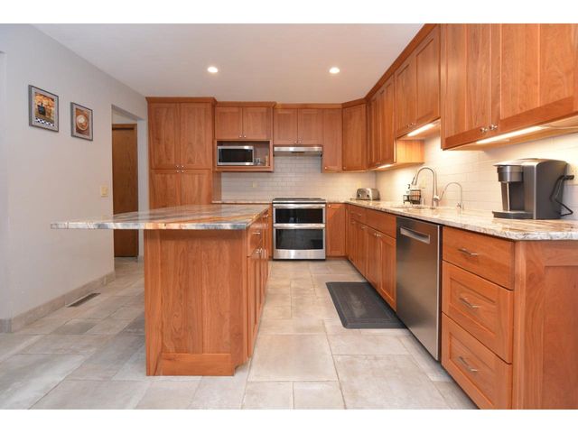 1502 Grosse Point Drive, Middleton, WI 53562