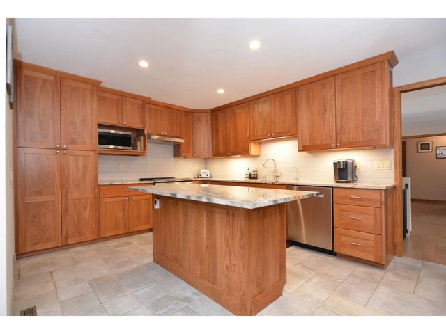 1502 Grosse Point Drive, Middleton, WI 53562