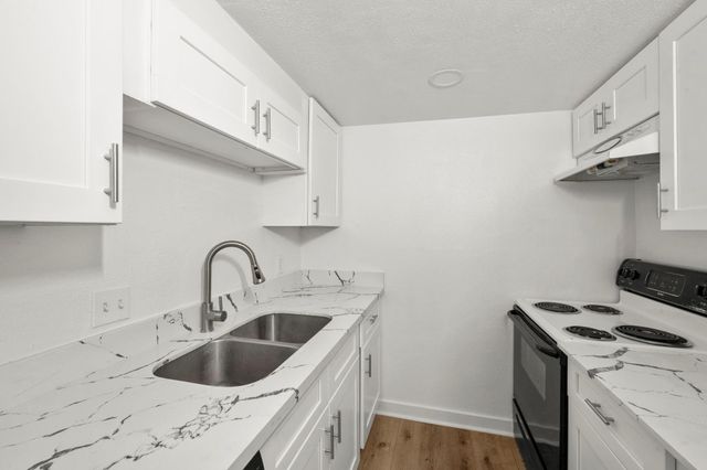 9009 Richmond 111, Houston, TX 77063