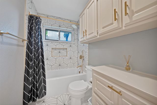 2907 Arbor Oaks Drive, Arlington, TX 76006