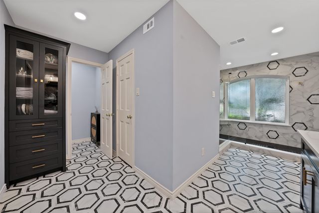 2907 Arbor Oaks Drive, Arlington, TX 76006