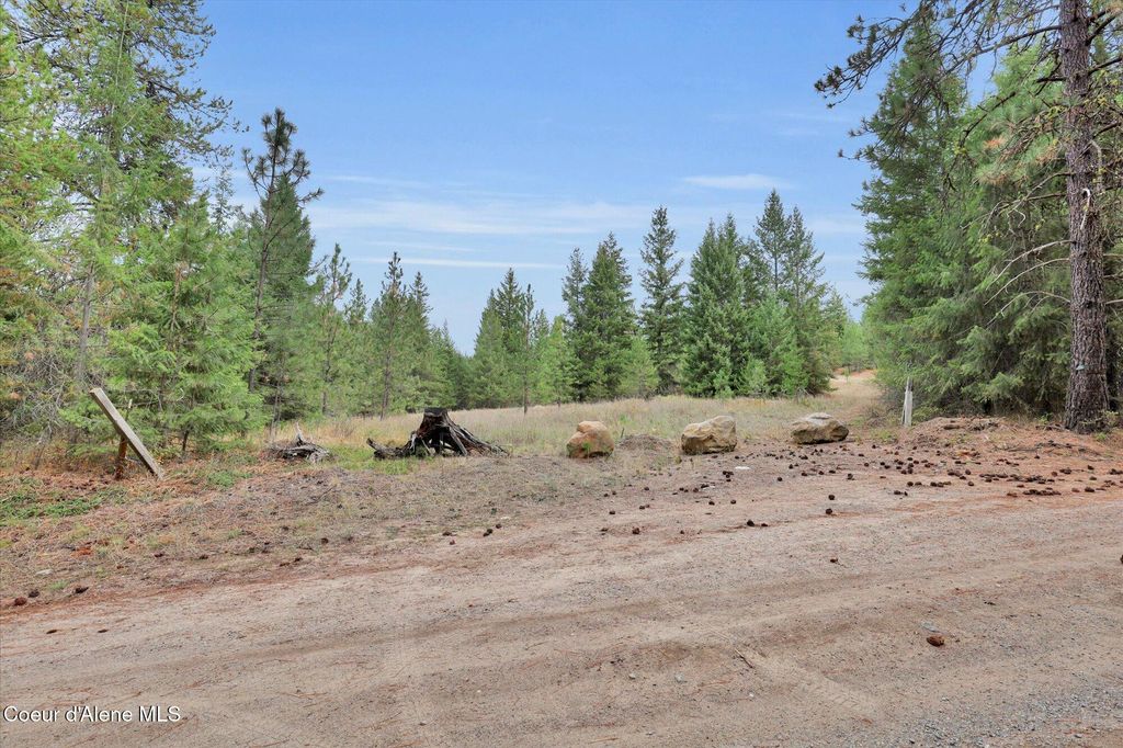 1571 Stone Rd, Blanchard, ID 83804