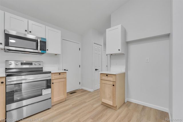 854 Estes Court, Waterford Charter Township, MI 48327