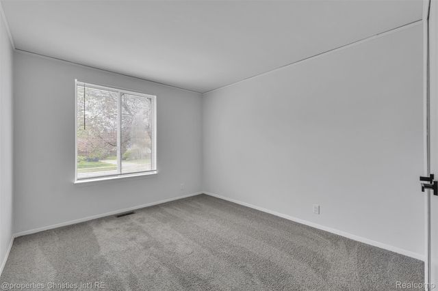 854 Estes Court, Waterford Charter Township, MI 48327