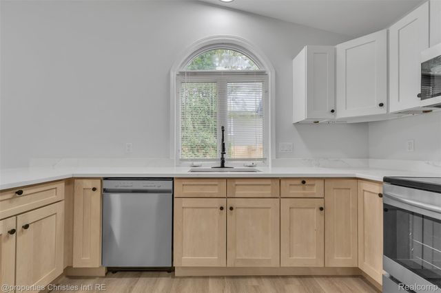 854 Estes Court, Waterford Charter Township, MI 48327