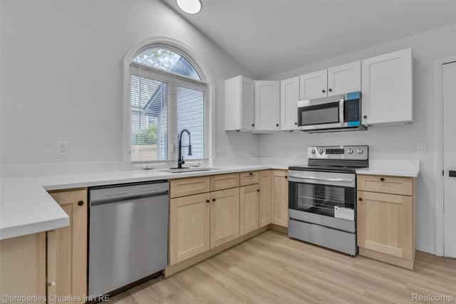 854 Estes Court, Waterford Charter Township, MI 48327