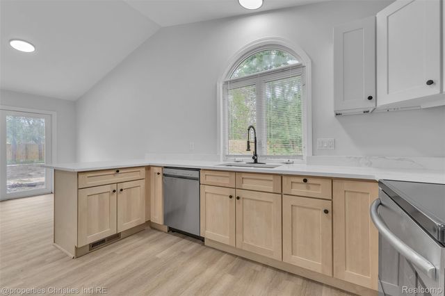 854 Estes Court, Waterford Charter Township, MI 48327