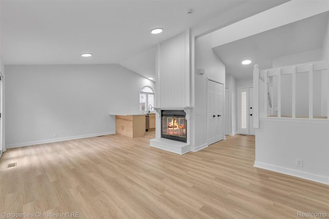 854 Estes Court, Waterford Charter Township, MI 48327