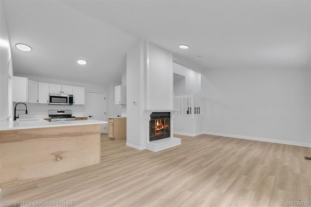 854 Estes Court, Waterford Charter Township, MI 48327
