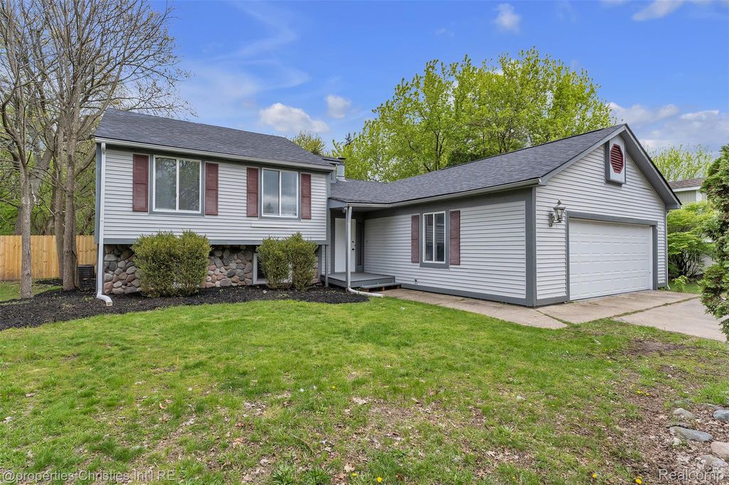 854 Estes Court, Waterford Charter Township, MI 48327