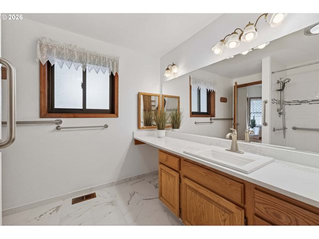 701 Nw 59TH St, Vancouver, WA 98663