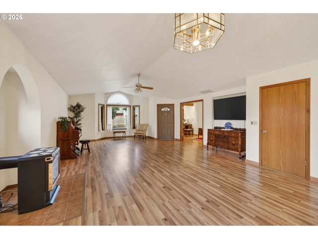 701 Nw 59TH St, Vancouver, WA 98663