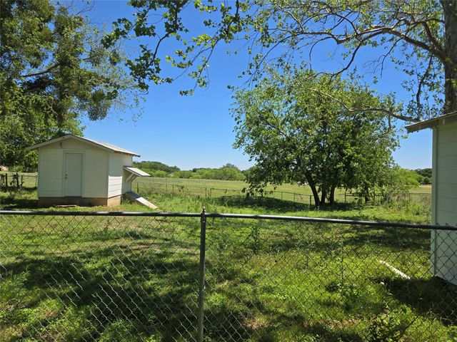 305 S Leon Street, Gustine, TX 76455