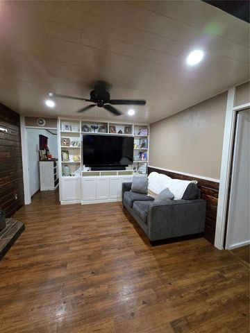 305 S Leon Street, Gustine, TX 76455