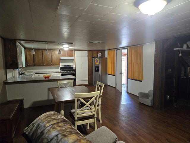 305 S Leon Street, Gustine, TX 76455