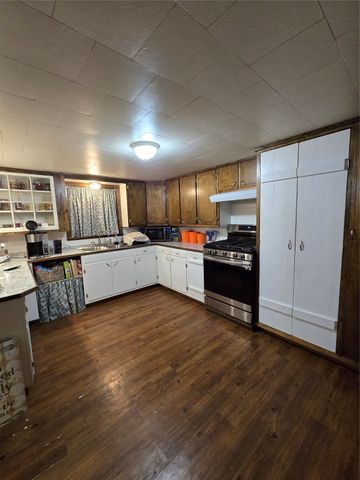 305 S Leon Street, Gustine, TX 76455