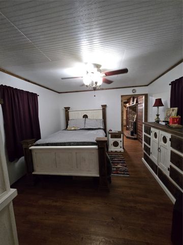 305 S Leon Street, Gustine, TX 76455