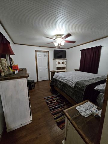 305 S Leon Street, Gustine, TX 76455