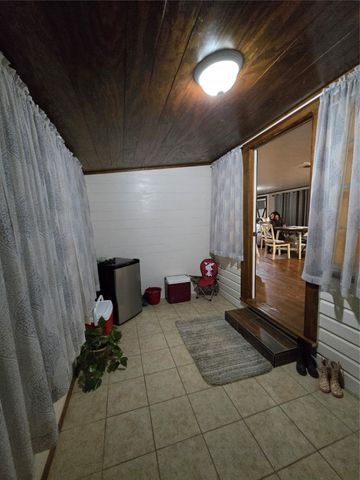 305 S Leon Street, Gustine, TX 76455