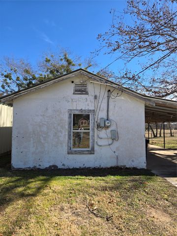 305 S Leon Street, Gustine, TX 76455