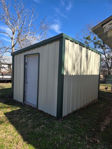 305 S Leon Street, Gustine, TX 76455