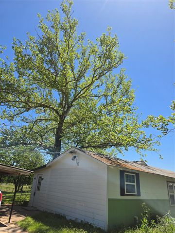 305 S Leon Street, Gustine, TX 76455