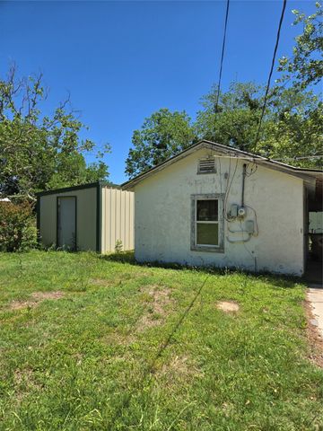 305 S Leon Street, Gustine, TX 76455