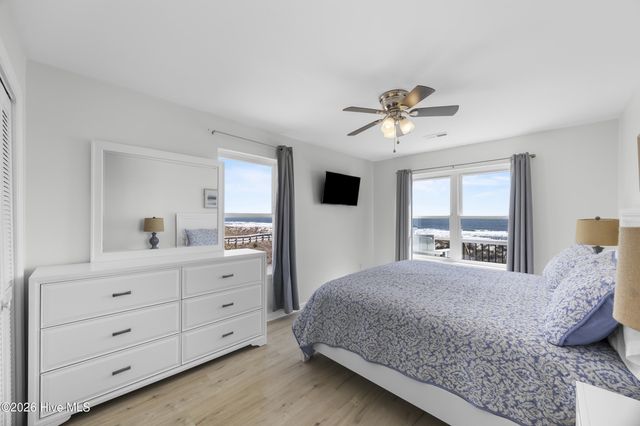 905 Carolina Beach Avenue S, Carolina Beach, NC 28428