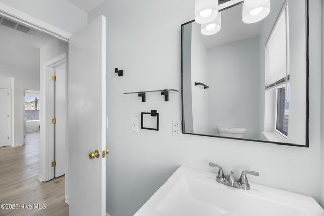 905 Carolina Beach Avenue S, Carolina Beach, NC 28428