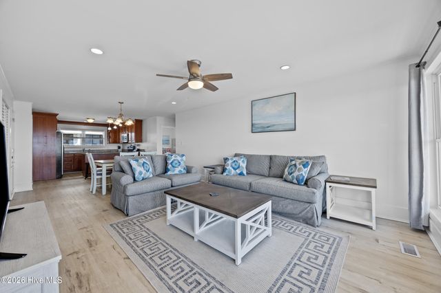 905 Carolina Beach Avenue S, Carolina Beach, NC 28428