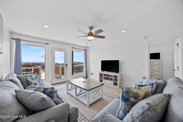 905 Carolina Beach Avenue S, Carolina Beach, NC 28428