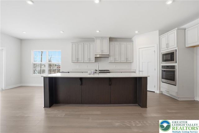 6405 Robin Road, Lower Macungie Twp, PA 18062