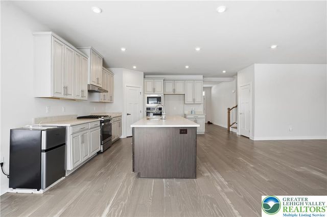 6405 Robin Road, Lower Macungie Twp, PA 18062