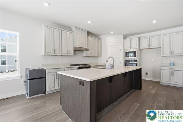 6405 Robin Road, Lower Macungie Twp, PA 18062