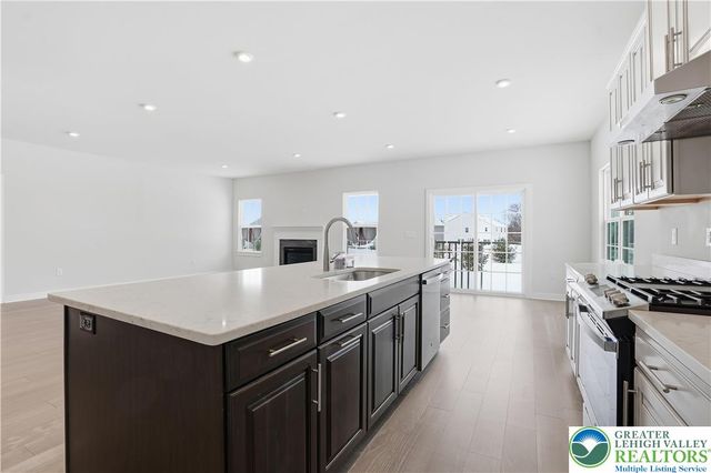 6405 Robin Road, Lower Macungie Twp, PA 18062