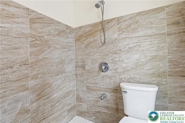 6405 Robin Road, Lower Macungie Twp, PA 18062