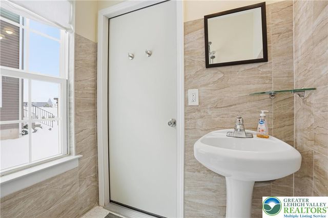 6405 Robin Road, Lower Macungie Twp, PA 18062