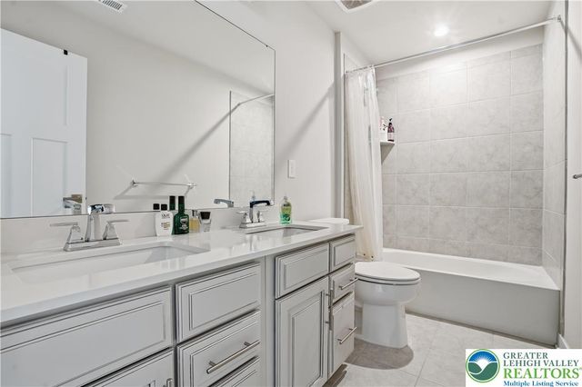 6405 Robin Road, Lower Macungie Twp, PA 18062