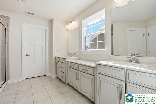 6405 Robin Road, Lower Macungie Twp, PA 18062