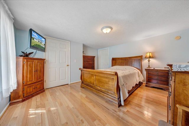 12715 Smith Mountain Lake PKWY, Huddleston, VA 24104